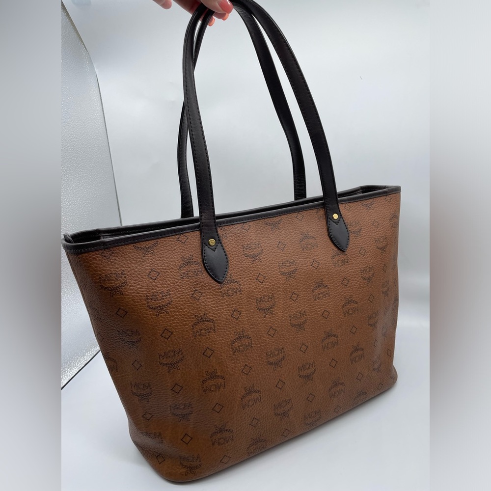 MCM
Visetos Dog Bone
Shopper Tote Brown - Picture 4 of 17